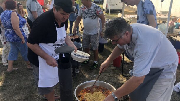 Gasztrohidat képeztek Vásárhely és Szentes között