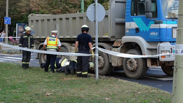 Halálra gázolt egy teherautó egy kisgyermeket Szegeden 1