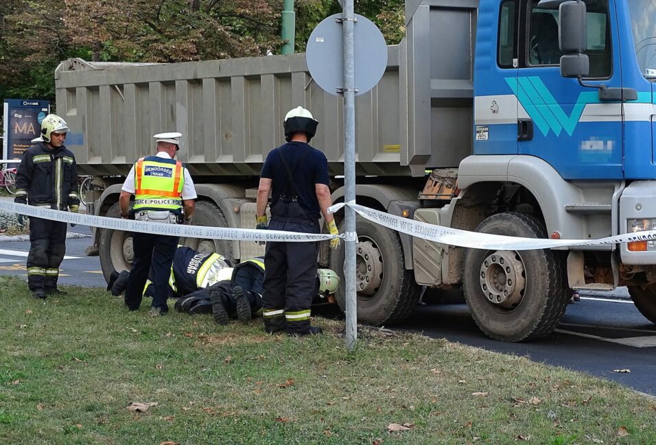 Halálra gázolt egy teherautó egy kisgyermeket Szegeden 1