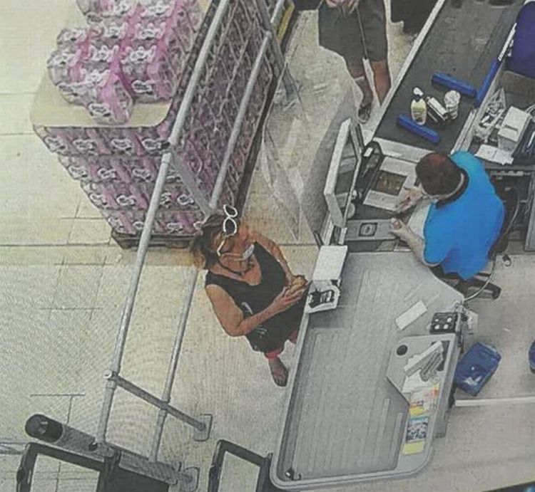 Pénztárcát lopott egy nő – keresik a rendőrök