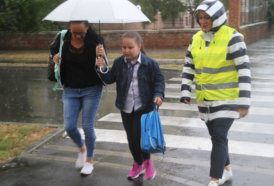 Szakadó esőben sem hagyták cserben a vásárhelyi gyermekeket 16