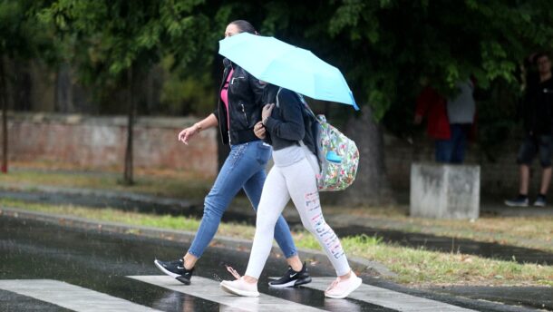 Szakadó esőben sem hagyták cserben a vásárhelyi gyermekeket 2