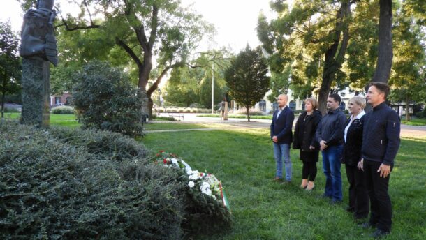 A mérhetetlen tragédiára emlékezett a Fidesz-frakció a Kossuth téren 3