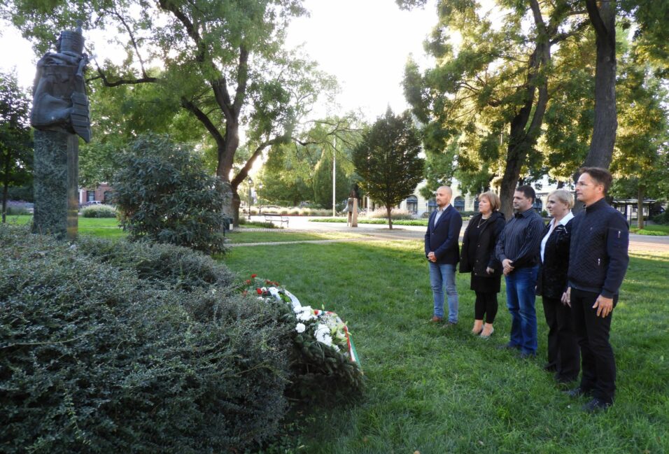 A mérhetetlen tragédiára emlékezett a Fidesz-frakció a Kossuth téren 3