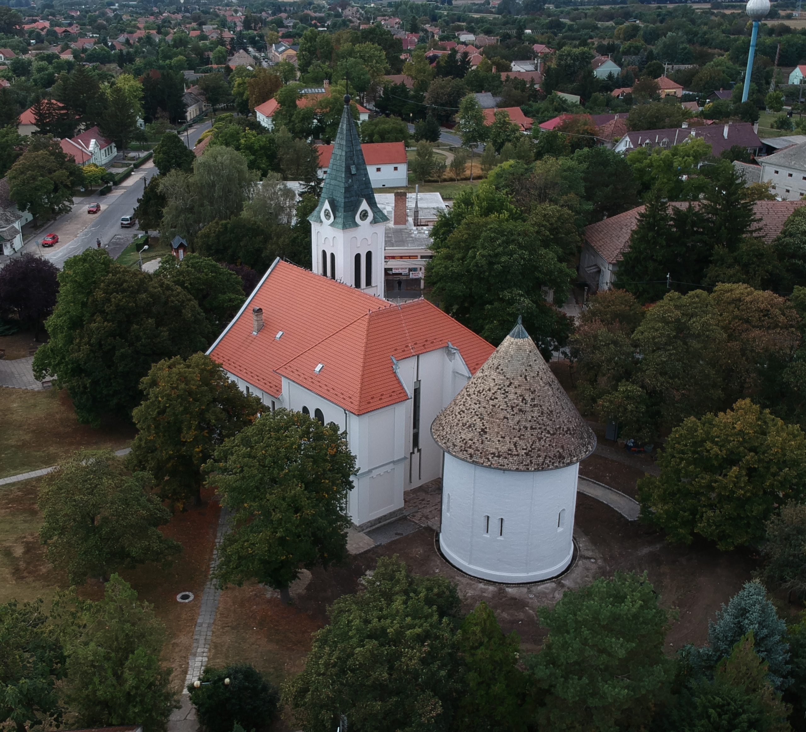 Átadják a felújított kiszombori rotundát