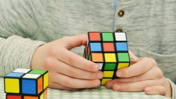 Egy kanadai játékgyártóhoz kerül a Rubik-kocka