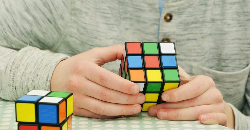 Egy kanadai játékgyártóhoz kerül a Rubik-kocka