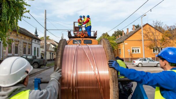 Exkluzív képeket tett közzé Lázár János a tram-train munkálatairól