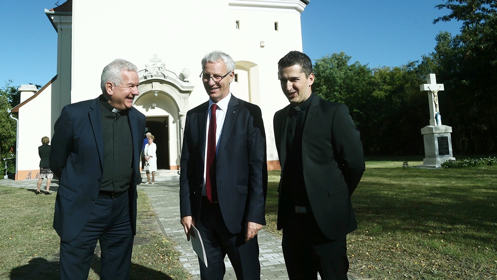 Felújították az ópusztaszeri templomot 4