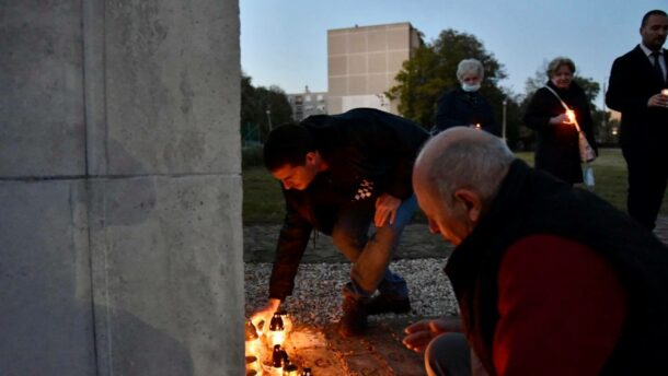 Gyertyagyújtással emékezett a helyi Fidesz és KDNP '56-ra 1