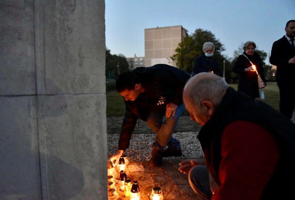 Gyertyagyújtással emékezett a helyi Fidesz és KDNP '56-ra 1