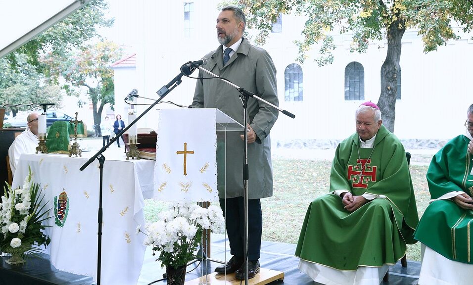 Lázár János: bajban, veszteségben, gyászban a hit jelenti a végső segítséget 5