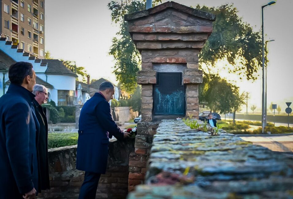 Lázár János: október 23., és nem november 4. országa vagyunk 1