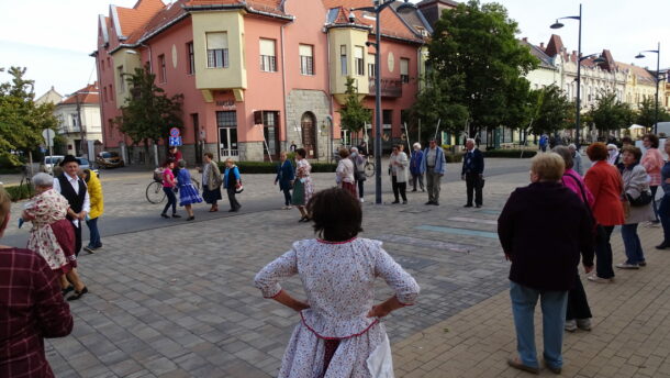 Népzenére ropták a nyugdíjasok