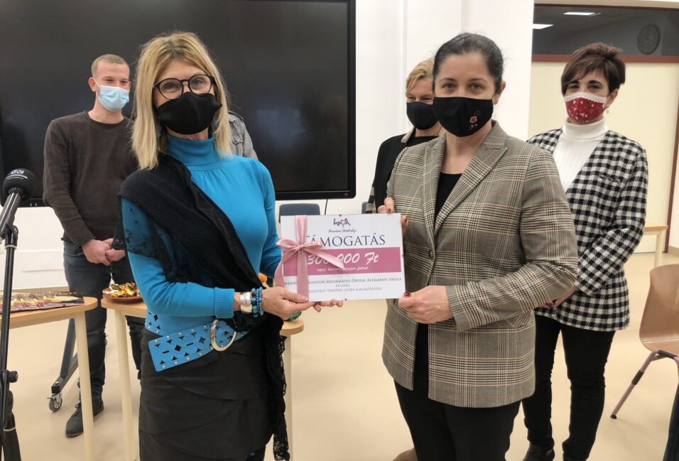 300 ezer forintos támogatást nyújtott át a Szeretem Vásárhelyt Egyesület