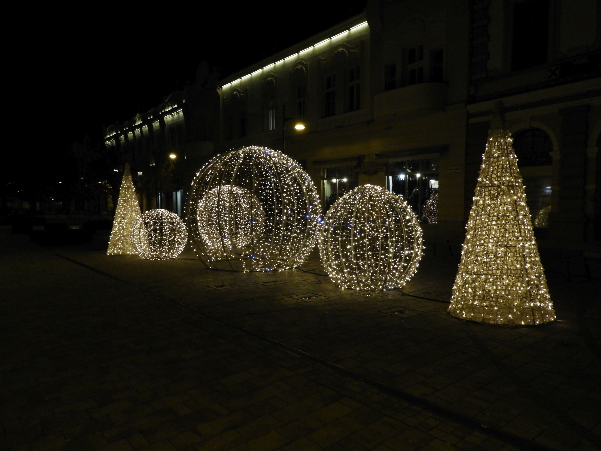 Karácsonyi díszek belváros