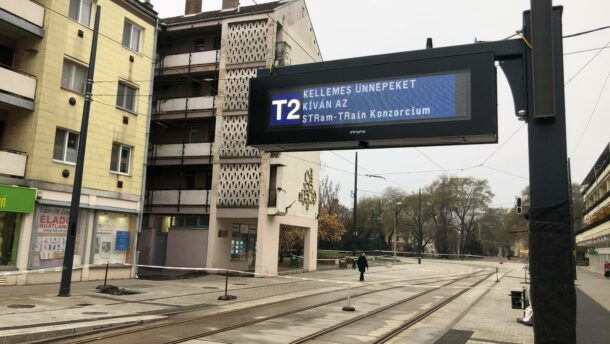 Kellemes ünnepeket kíván a tram-train!