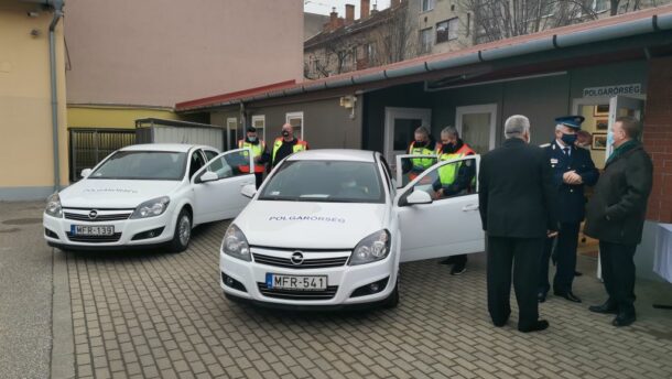 Két gépjárművet kaptak a rendőrségtől a polgárőrök