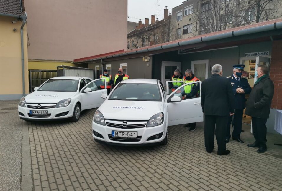 Két gépjárművet kaptak a rendőrségtől a polgárőrök