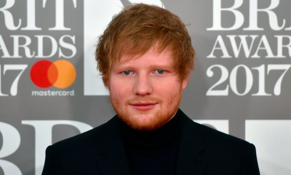 Másfél év kihagyás után karácsonyi dallal jelentkezett Ed Sheeran – Videóval!