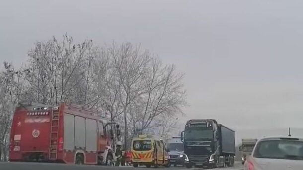Árokba borult egy autó Vásárhely és Szeged között 1