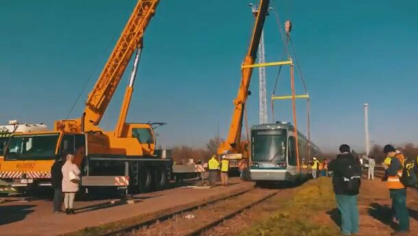 Lázár János: a tram-train összeszerelése gyorsítva