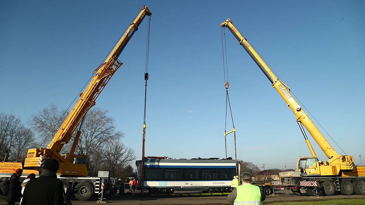 Már Szentesen van az első tram-train szerelvény 11