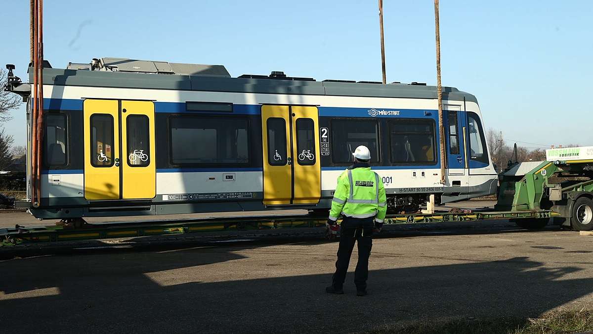 Már Szentesen van az első tram-train szerelvény 19