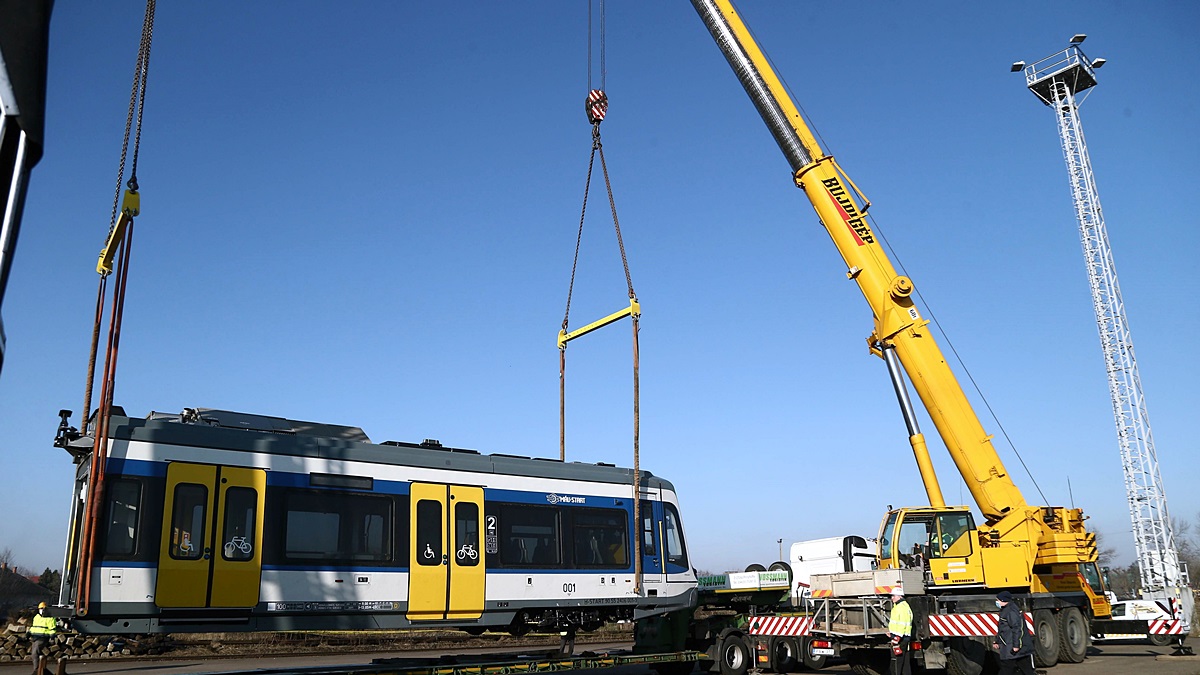 Már Szentesen van az első tram-train szerelvény 20