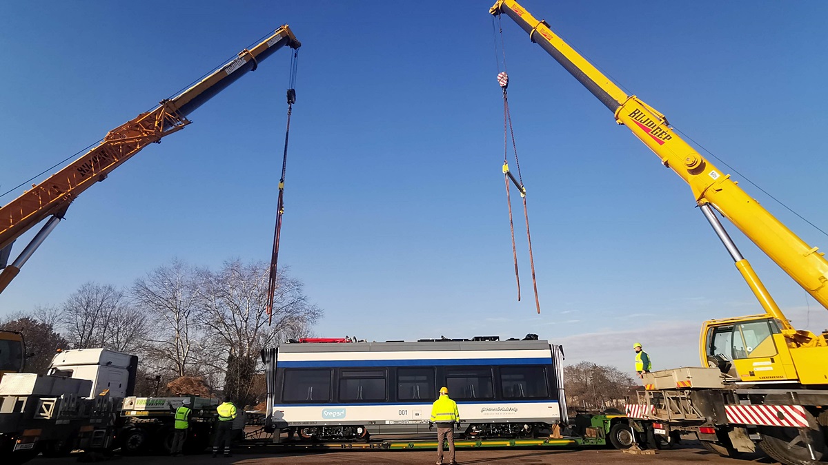 Már Szentesen van az első tram-train szerelvény 22