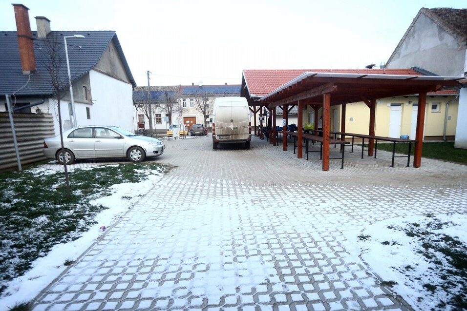 Sikeresen befejeződött a piaci pavilon és elárúsítóhely építése Földeákon 5