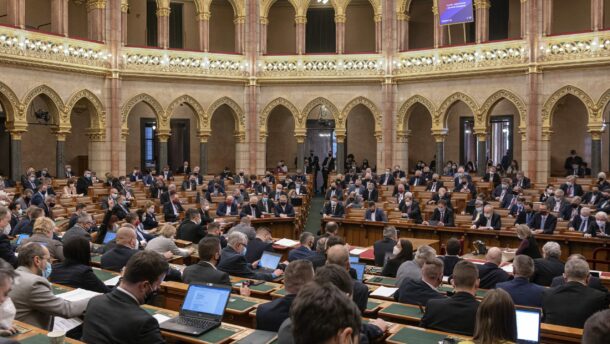 Kilencven nappal meghosszabbították a veszélyhelyzetet