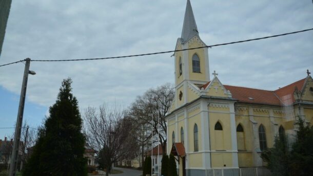 35 millióból újítják fel a királyhegyesi templomot 1