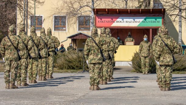 Katonai eskütételt tartottak Hódmezővásárhelyen 1