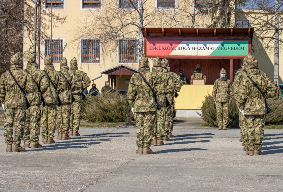 Katonai eskütételt tartottak Hódmezővásárhelyen 1