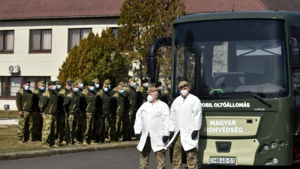 Oltóbuszokkal is részt vesz a honvédség a védekezésben 1