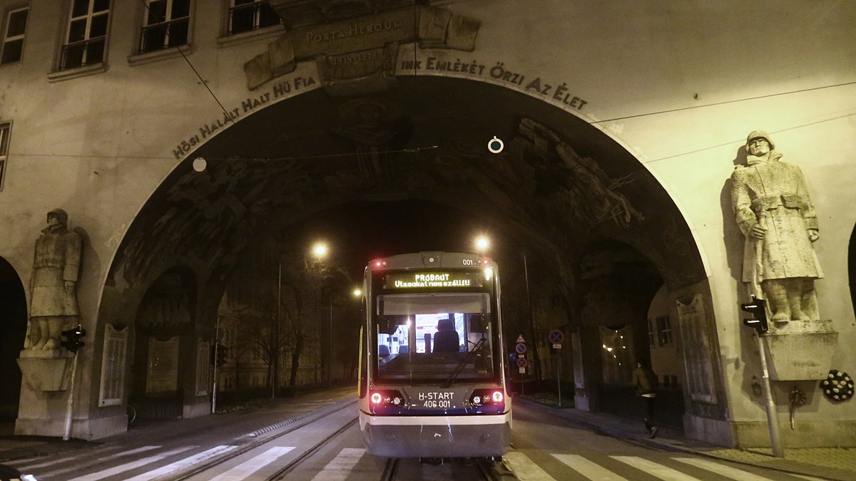 tram-train Szeged 15