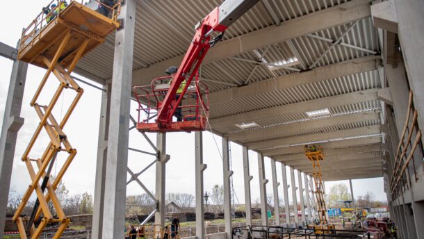 Így épül a közel 3000 négyzetméteres szegedi tram-train karbantartó csarnok