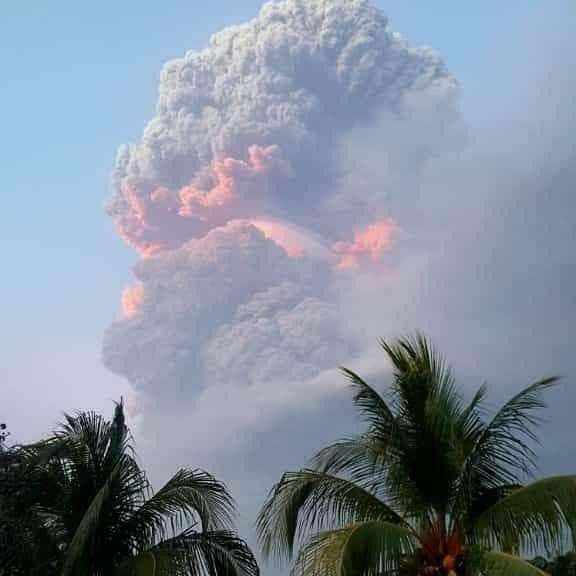 Kitört a La Soufrière vulkán