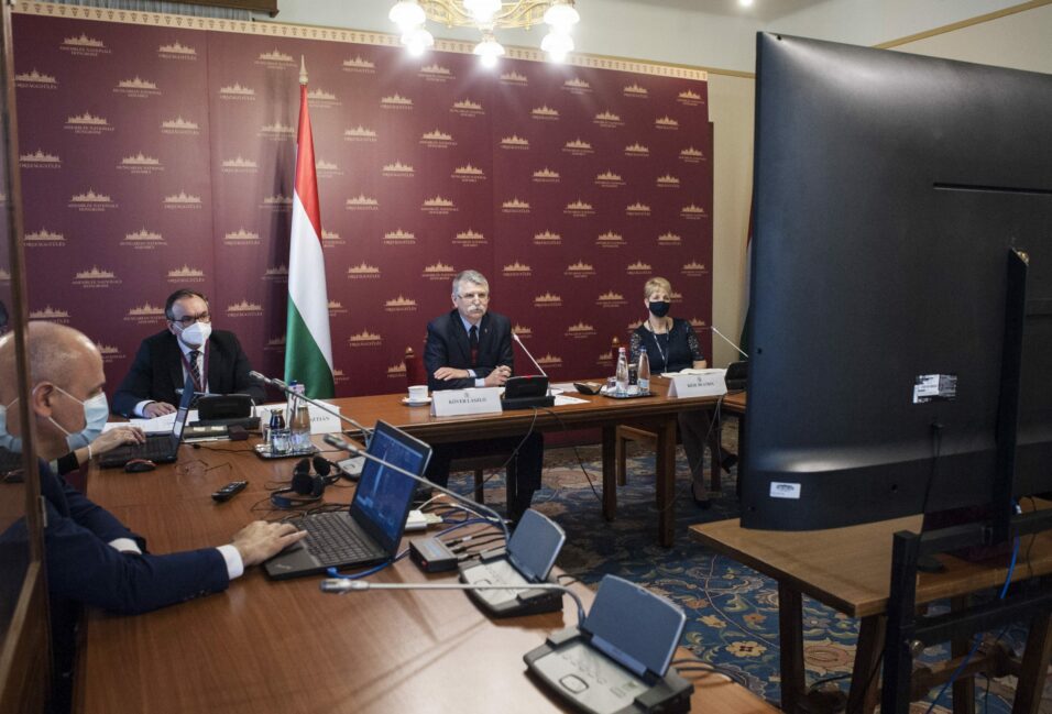 Online találkozót tartottak a visegrádi csoport országainak parlamenti elnökei