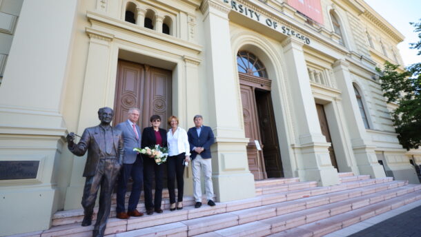 Alma materébe, a Szegedi Tudományegyetemre látogatott Karikó Katalin 1