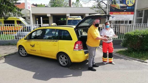 Lepénnyel lepték meg a vásárhelyi mentősöket