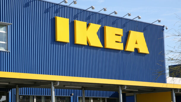 Tányérokat, tálakat és bögréket hív vissza az Ikea