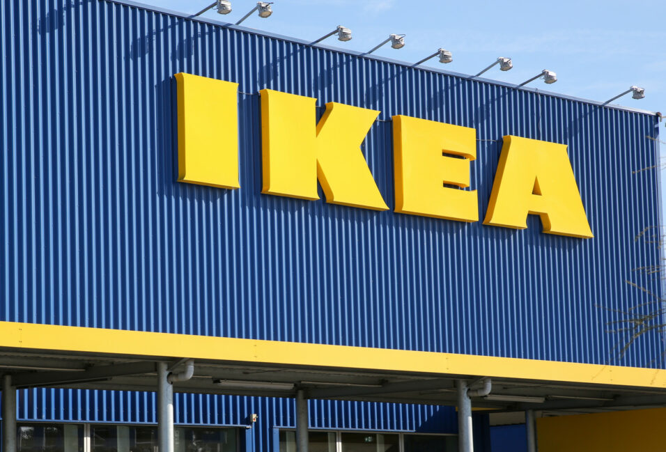 Tányérokat, tálakat és bögréket hív vissza az Ikea