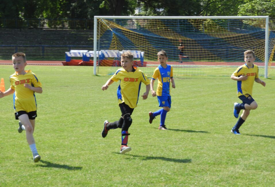 Kilométerek és gólok – így zajlott a jótékonysági emlékfoci és futás Vásárhelyen