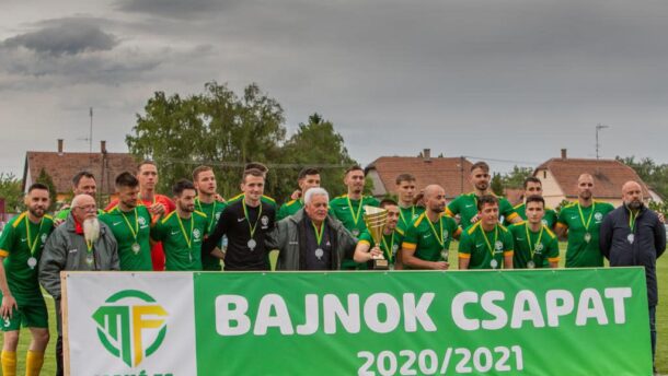 Gratulált a makói focistáknak Lázár János