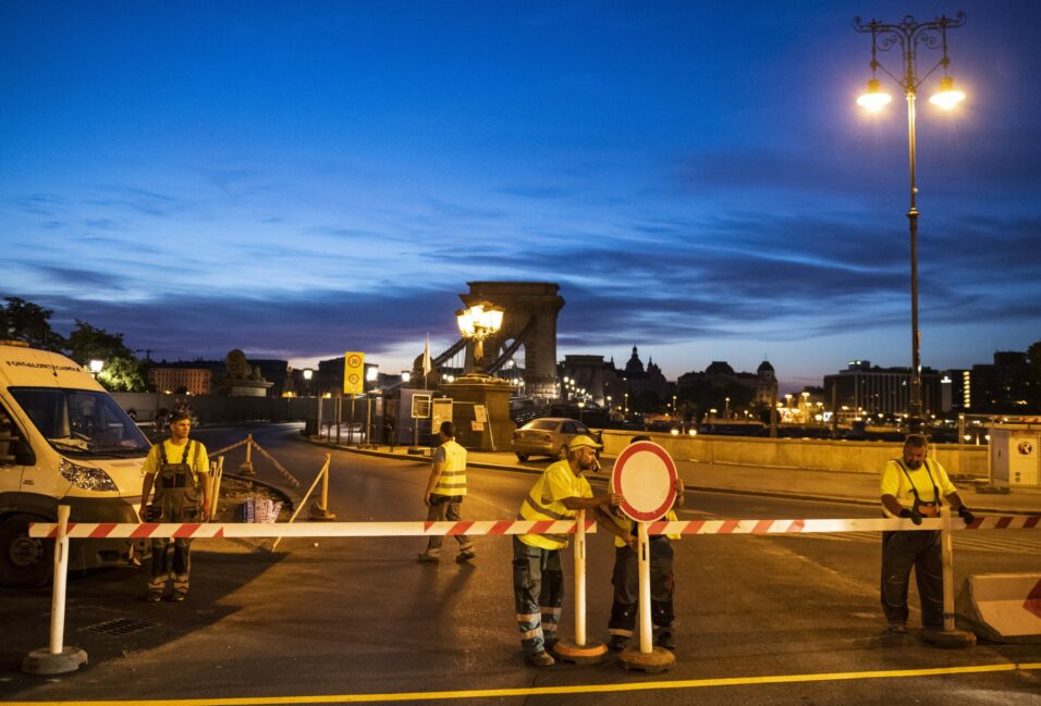 Szerdán hajnalban teljesen lezárták a Lánchidat, várhatóan másfél évre 1