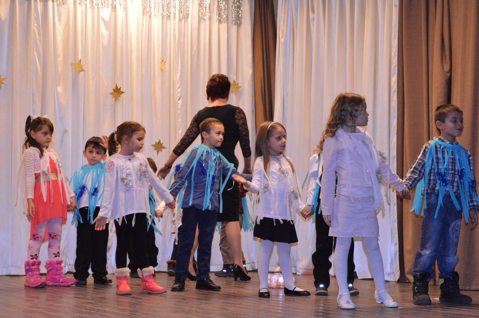 B&eacute;k&eacute;sen v&aacute;rt&aacute;k az &uacute;j gazdijukat a k&ouml;lyk&ouml;k.