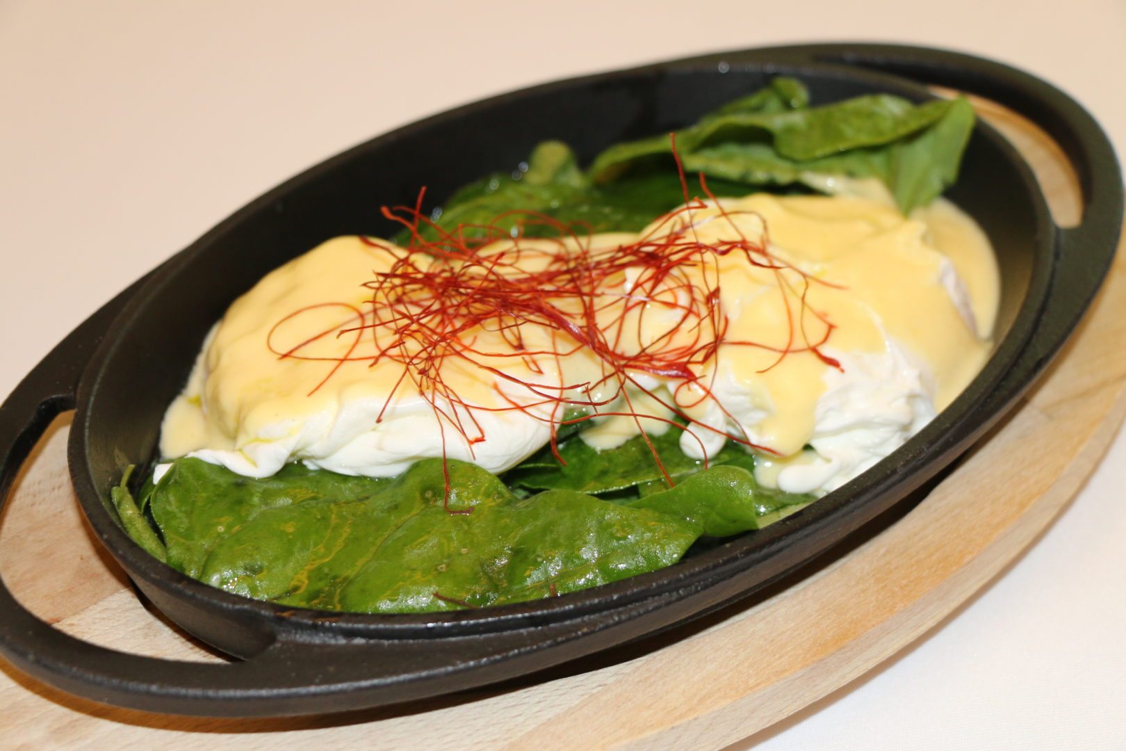 K&uuml;l&ouml;nleges &iacute;zvil&aacute;ggal rendelkezik a buggyantott toj&aacute;s.